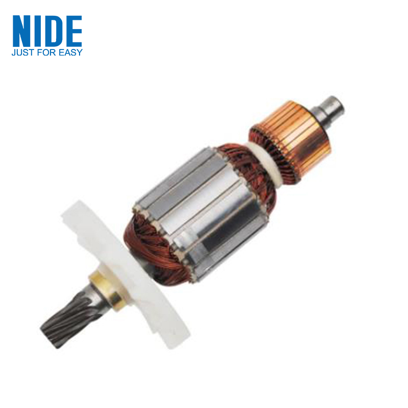 Perbezaan antara Armature dan Commutator