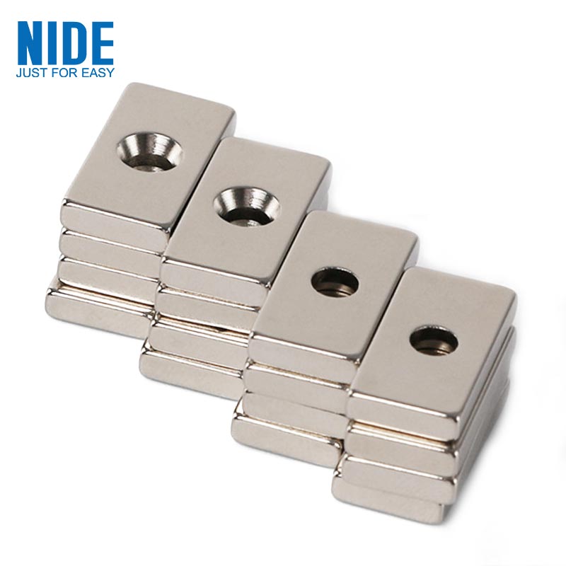 Magnet Neodymium Kuat Persegi Bersinter Magnet NdFeB Dengan Lubang